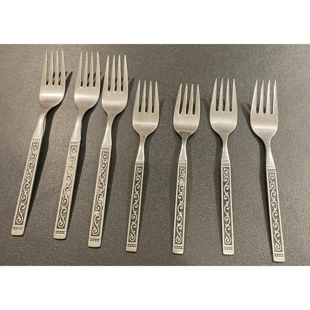 Oneida 1881 Roger Spanish Court 4 Salad 3 Dinner Forks Fork Stainless Vintage #2